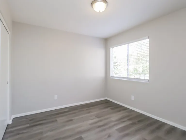 1036 W Olive Ave — Photo 17