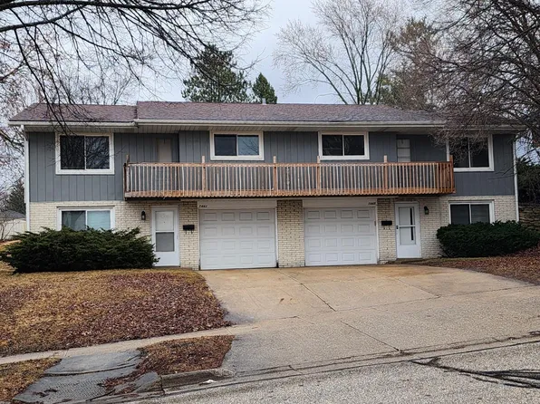 1443 Victoria Dr, Waukesha, WI 53189