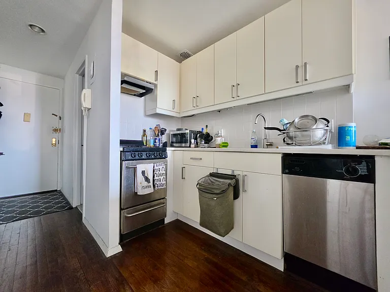 310 E 23rd St #12C — Photo 6