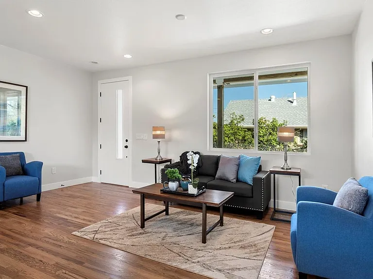 2525 W Wesley Ave — Photo 10