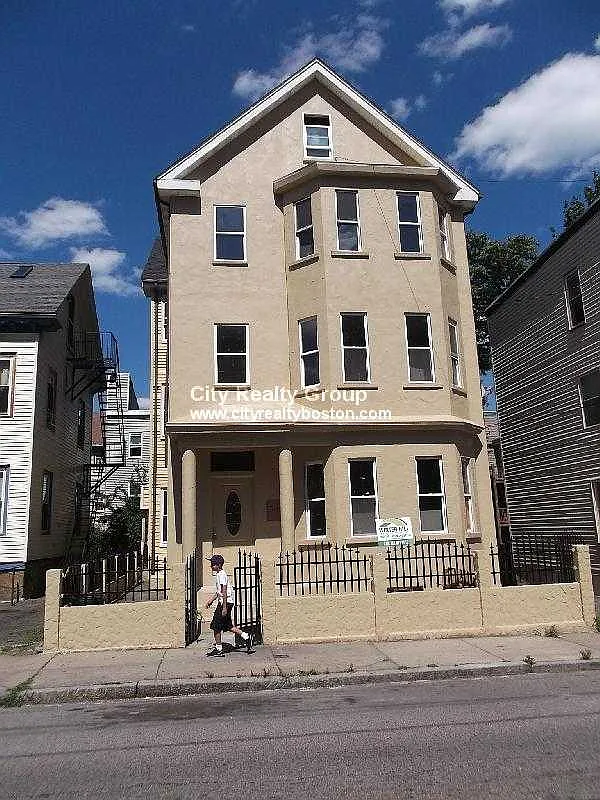 6 bed, 2.5 bath, $6,295 — Photo 1