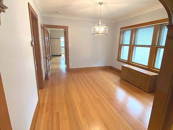 3rd image of 2435 Oak Park Ave