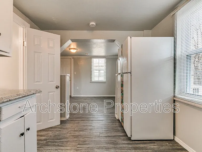 1233 N Grand Blvd — Photo 14