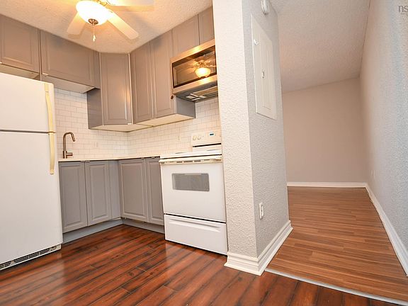3rd image of 5572 N Ridge Rd #710