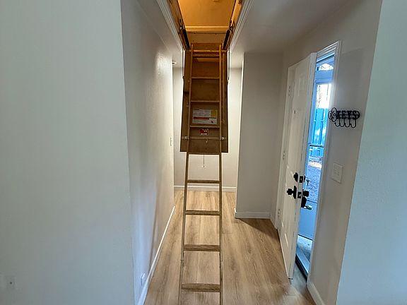 2nd image of 4300 NE Sunset Blvd Unit E4