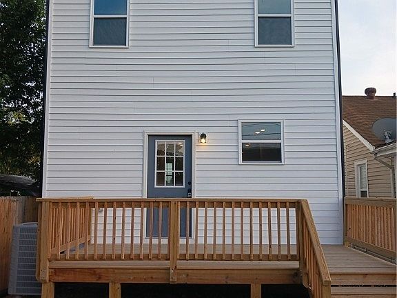 3rd image of 2613 Lochhaven Ave