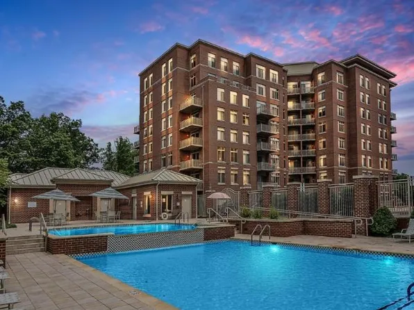 4480 Market Commons Dr, Fairfax, VA