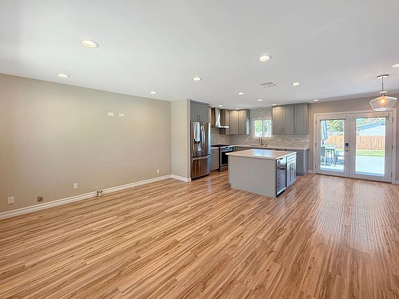 3rd image of 1324 Edgemont St