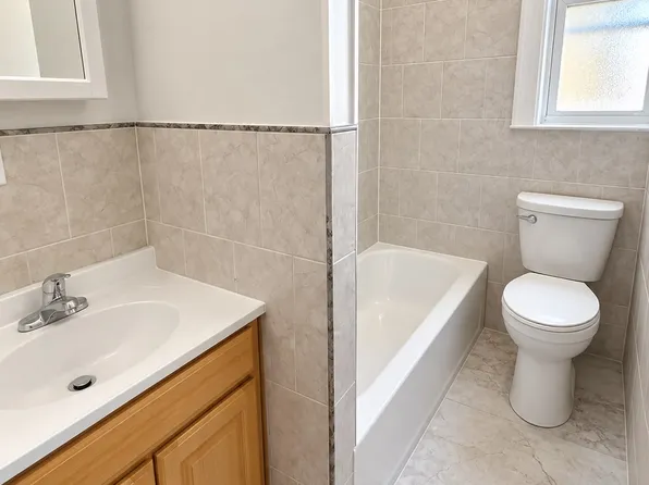 7555 Metropolitan Ave, Middle Village, NY