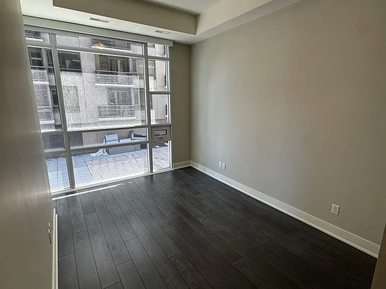 150 Main St W #412 — Photo 14