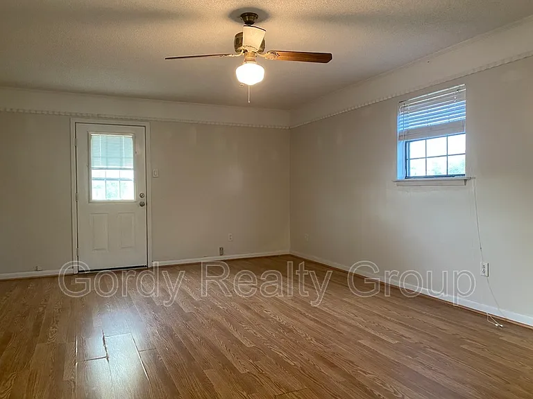 2057 Gay Ave — Photo 9
