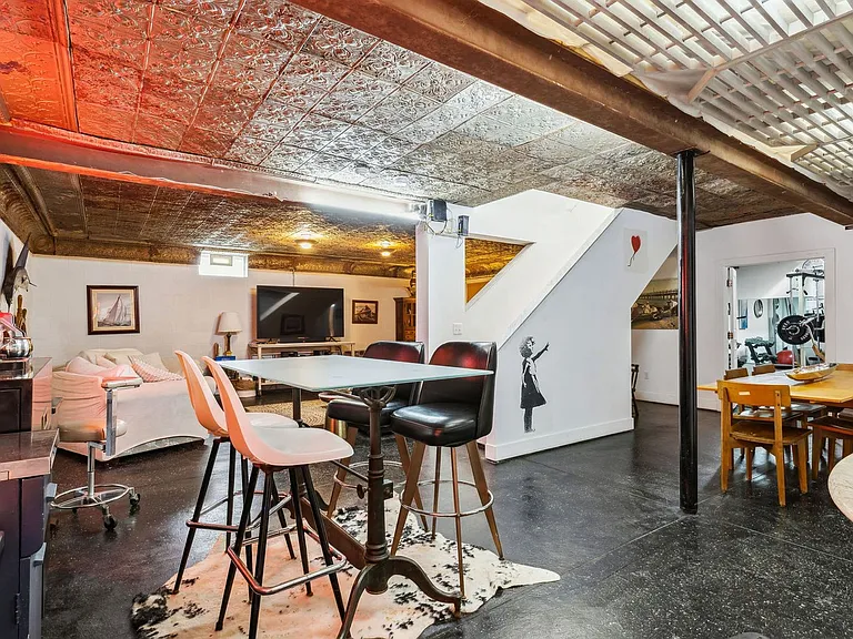 Building's Lounge