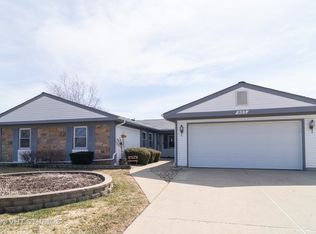 923 Roxbury Ln, Schaumburg, IL 60194