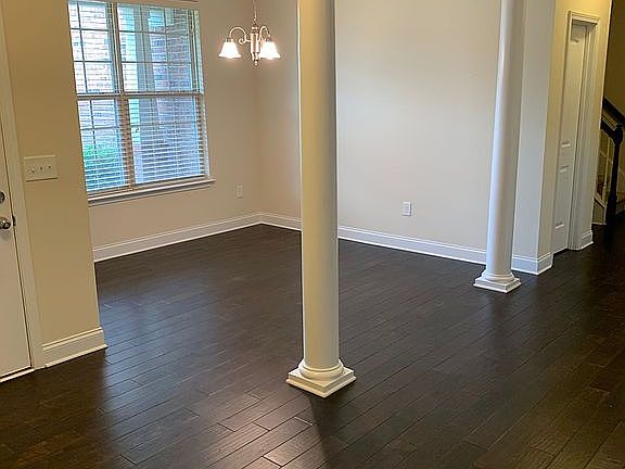 3rd image of 215 Beauregard Ln