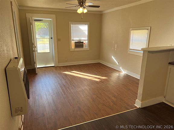 3rd image of 922 Coy Ave