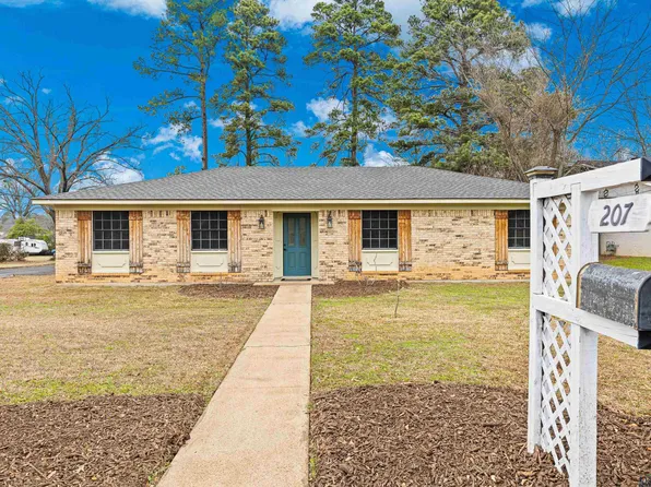 207 Erskine Dr, Longview, TX 75601
