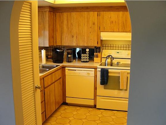 5th image of 325 Charlemagne Blvd