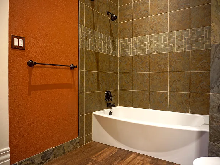 100 W Crawford St #3 — Photo 13