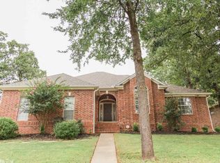 140 Chambord Dr, Maumelle, AR 72113
