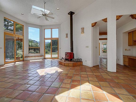 5th image of 705 Canyon Creek Dr