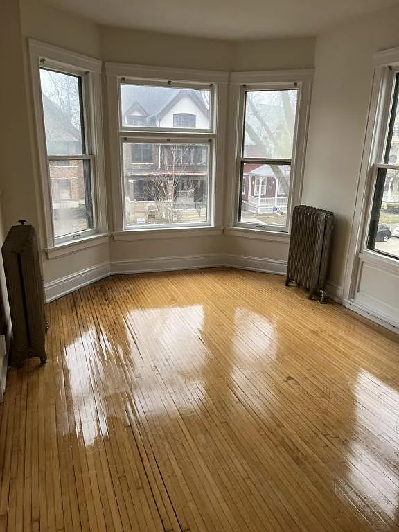 Building Photo - 2704 N Hackett Ave #5