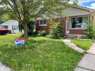 20208 Rosedale St, Saint Clair Shores, MI 48080