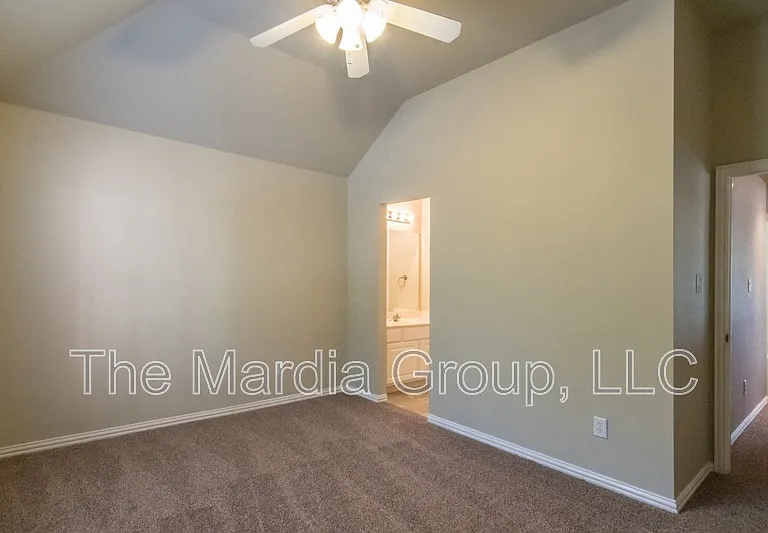 5403 Exeter Dr — Photo 31