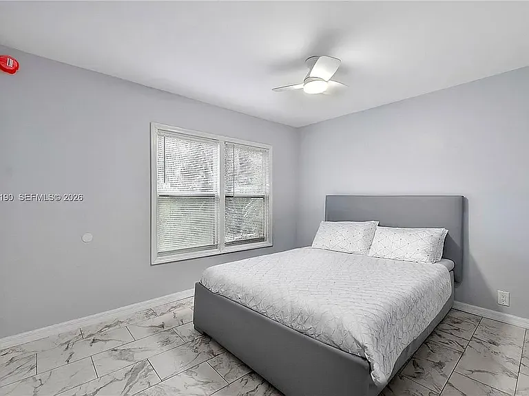 901 NE 38th St — Photo 4