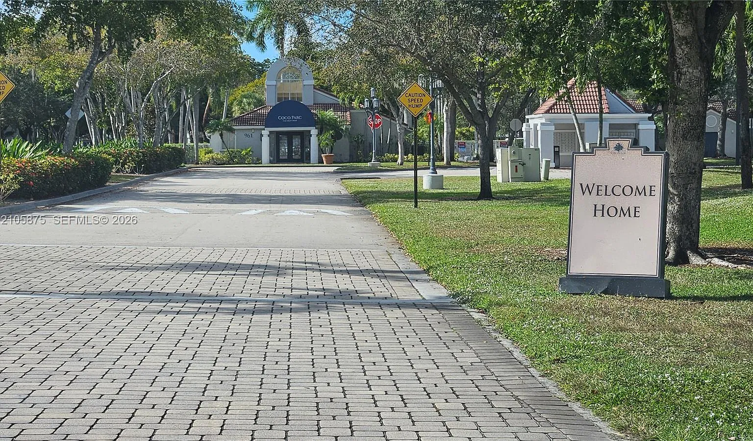 Coco Parc Condo — Photo 2