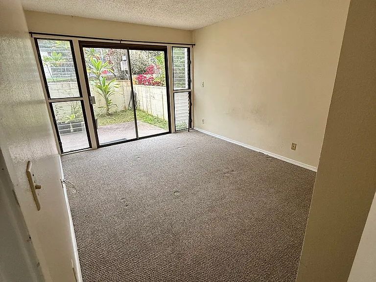 Master bedroom with lanai for a garden