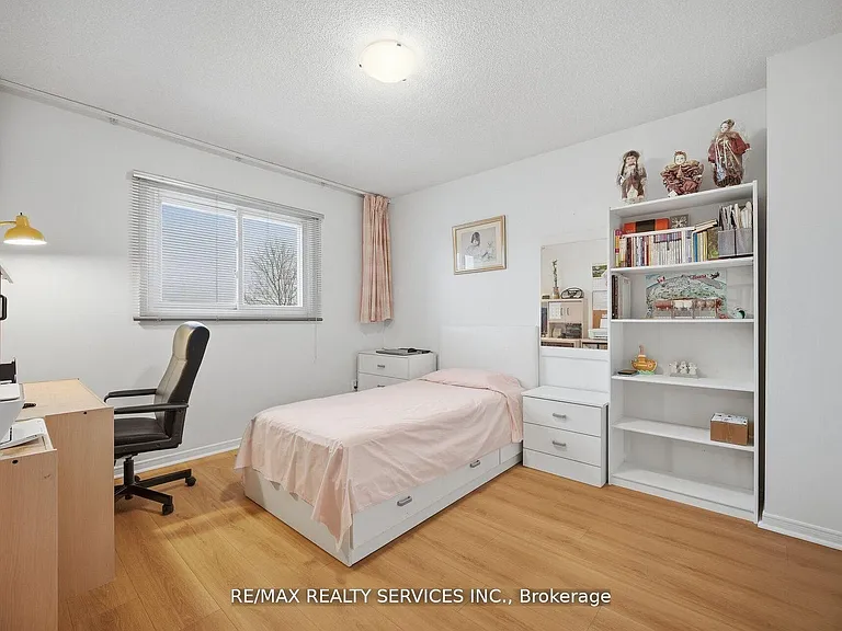 62 Fernbrook Cres — Photo 31