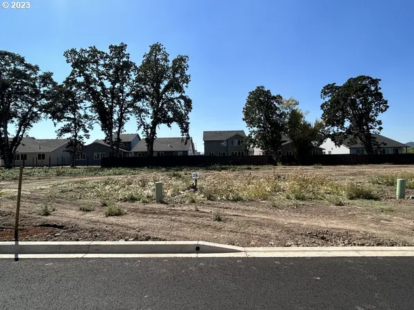 2905 NW Pinot Noir Dr #26, McMinnville, OR 97128