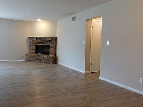 5th image of 749 Tulip Ln