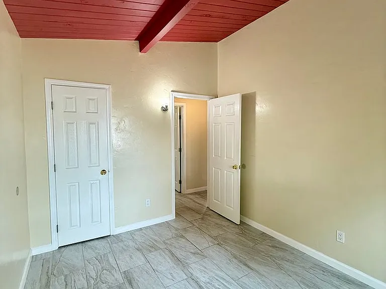 4901 Frink Ave — Photo 22