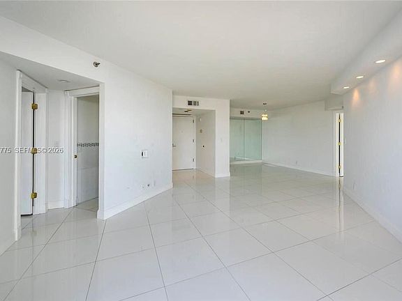 4th image of 1000 W Island Blvd APT 2410