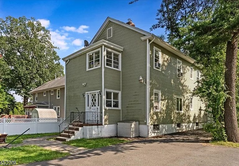 20 Howe Ave #2 — Photo 17