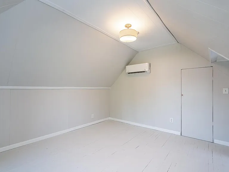 2435 Summit St — Photo 39