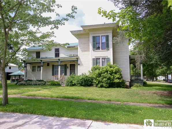 23 N Washington St, Randolph, NY 14772