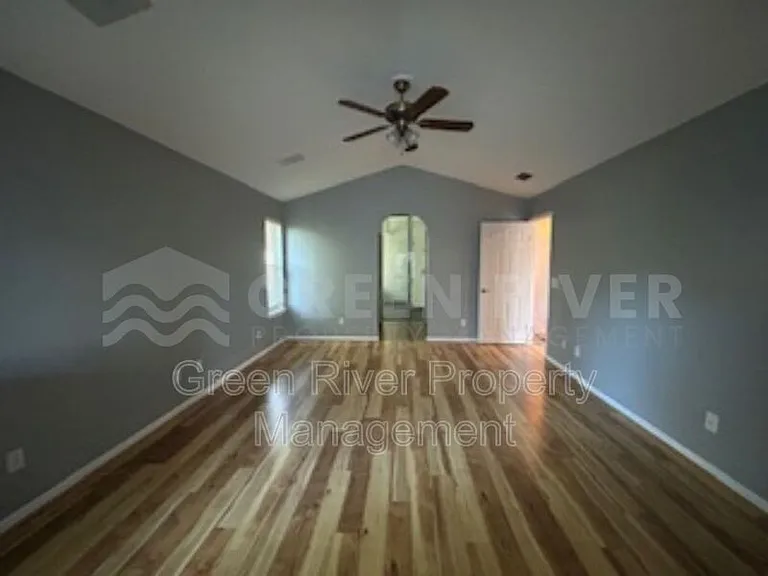 1559 Lakeway Dr — Photo 16