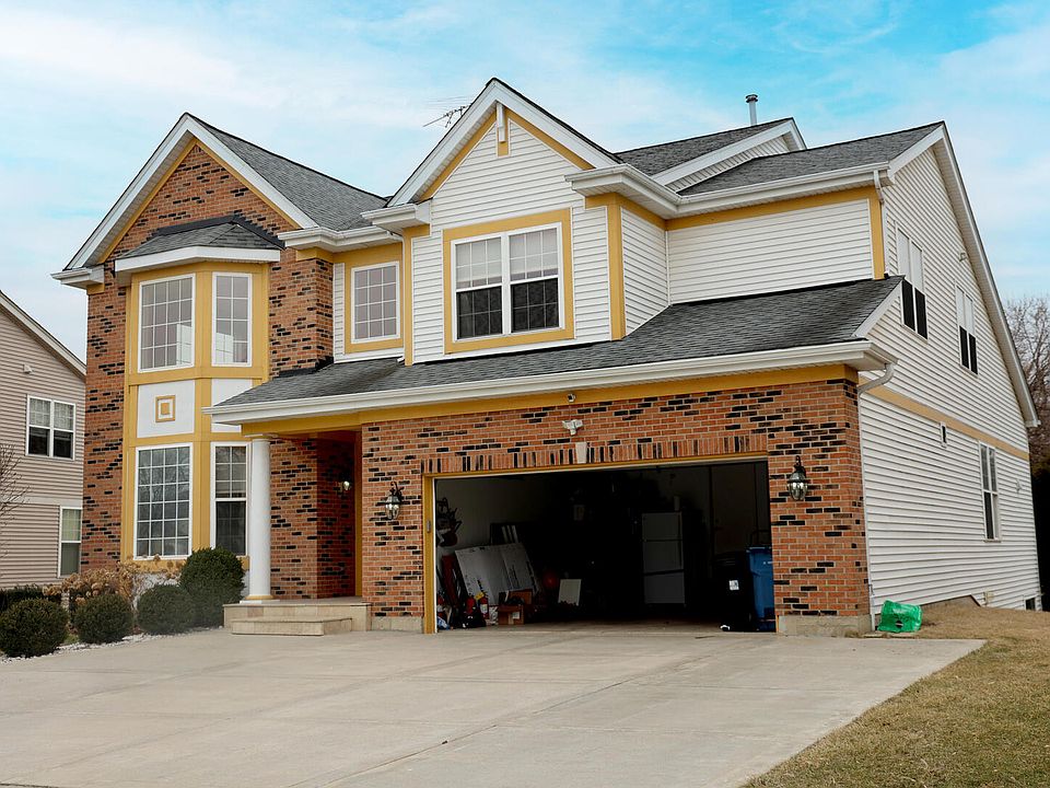 1st image of 829 Clover Ridge Ln