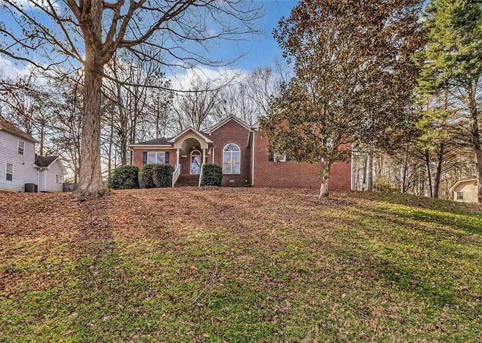 1st image of 111 Overlook Heights Way