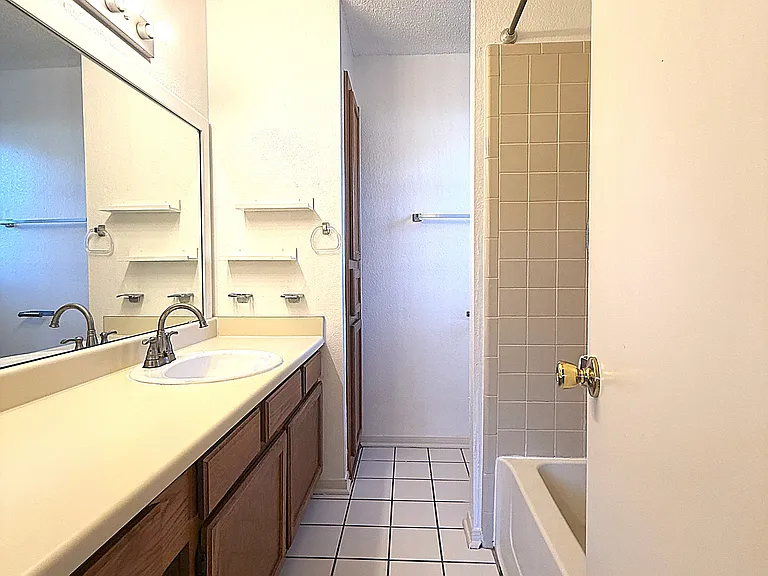 3203 Honeysuckle Dr — Photo 13