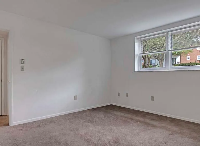 Corliss Apartments — Photo 8