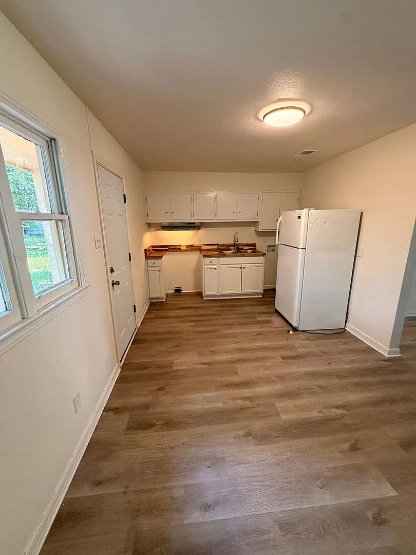 3 Bedroom Single Family House 6459 Barker Dr N in Mobile AL 36608 — Photo 2