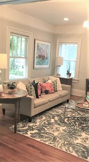 Cheery, Light Filled Livingroom & Separate Diningroom