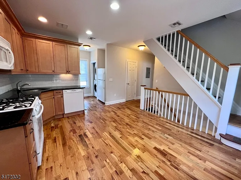 210 Ross Pl #2 — Photo 8