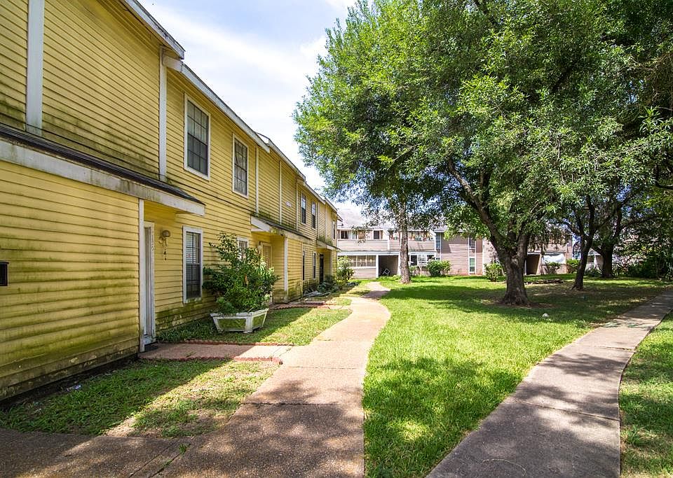 1st image of 8323 Wilcrest Dr APT 3004