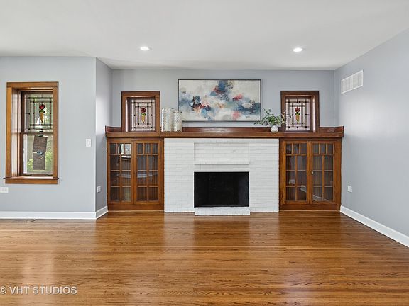 3rd image of 4624 N Kenton Ave