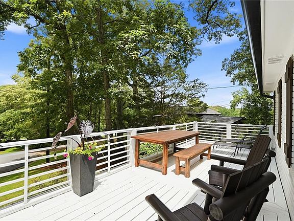 4th image of 1112 Washington Ct