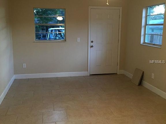 3rd image of 2035 Somerville Dr N